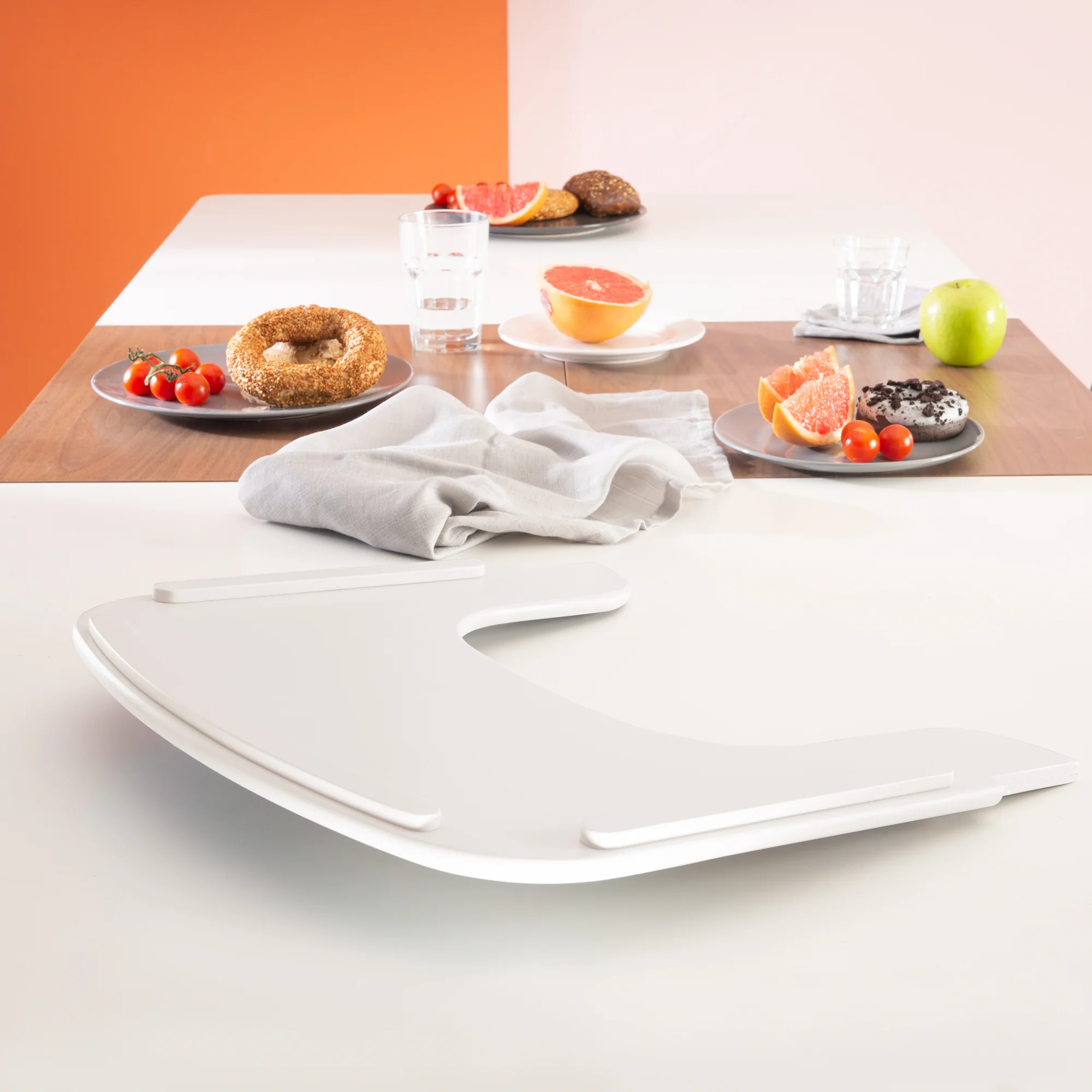 Essbrett für 'Sit Up Flex' - Kompatibel mit Gurtsystem & Auflagen - Holz weiß - Image 4