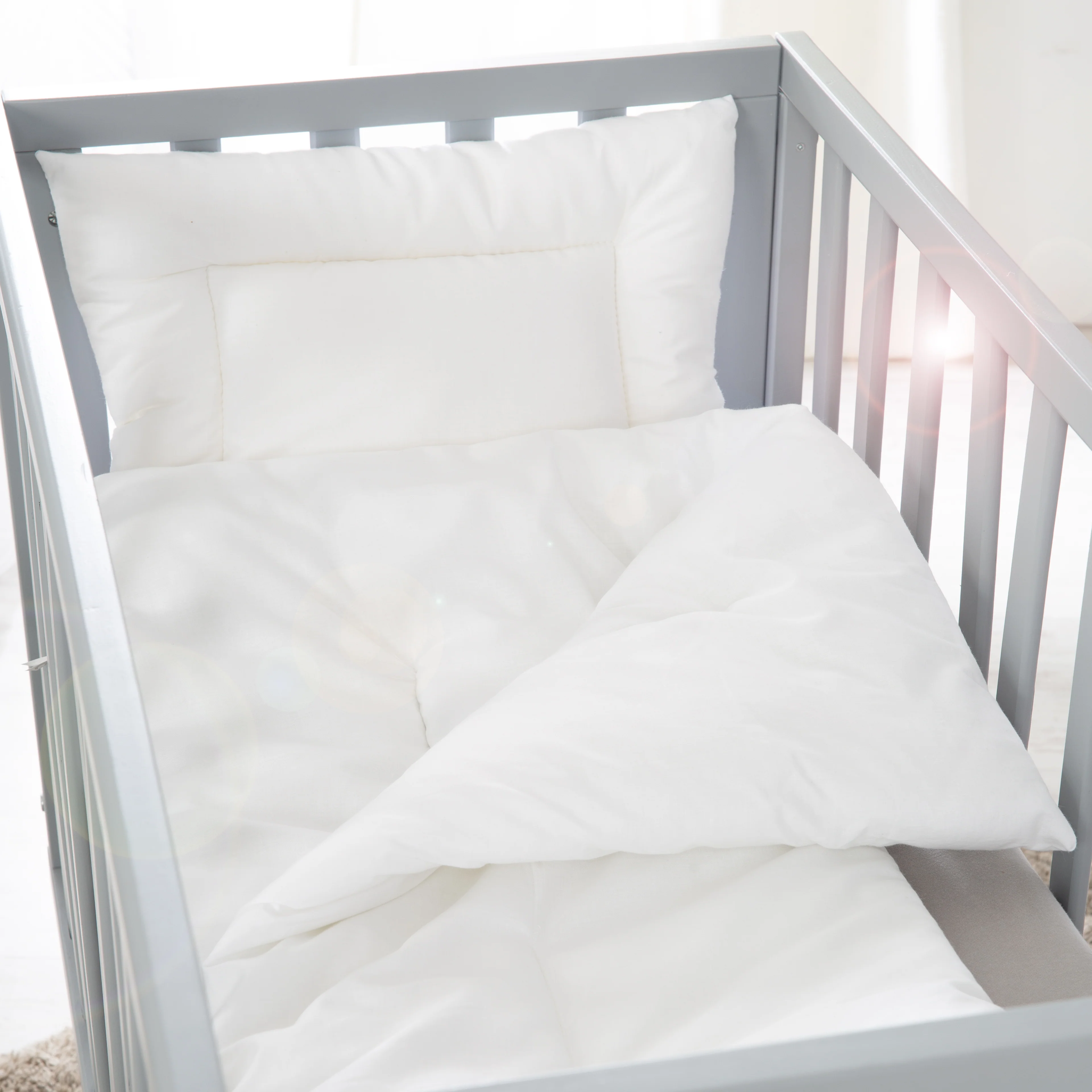 Kindersteppbett, ganzjähriges Wiegenset (Inlett), weiß, Decke 80 x 80 cm und Kissen 40 x 35 cm - Image 4