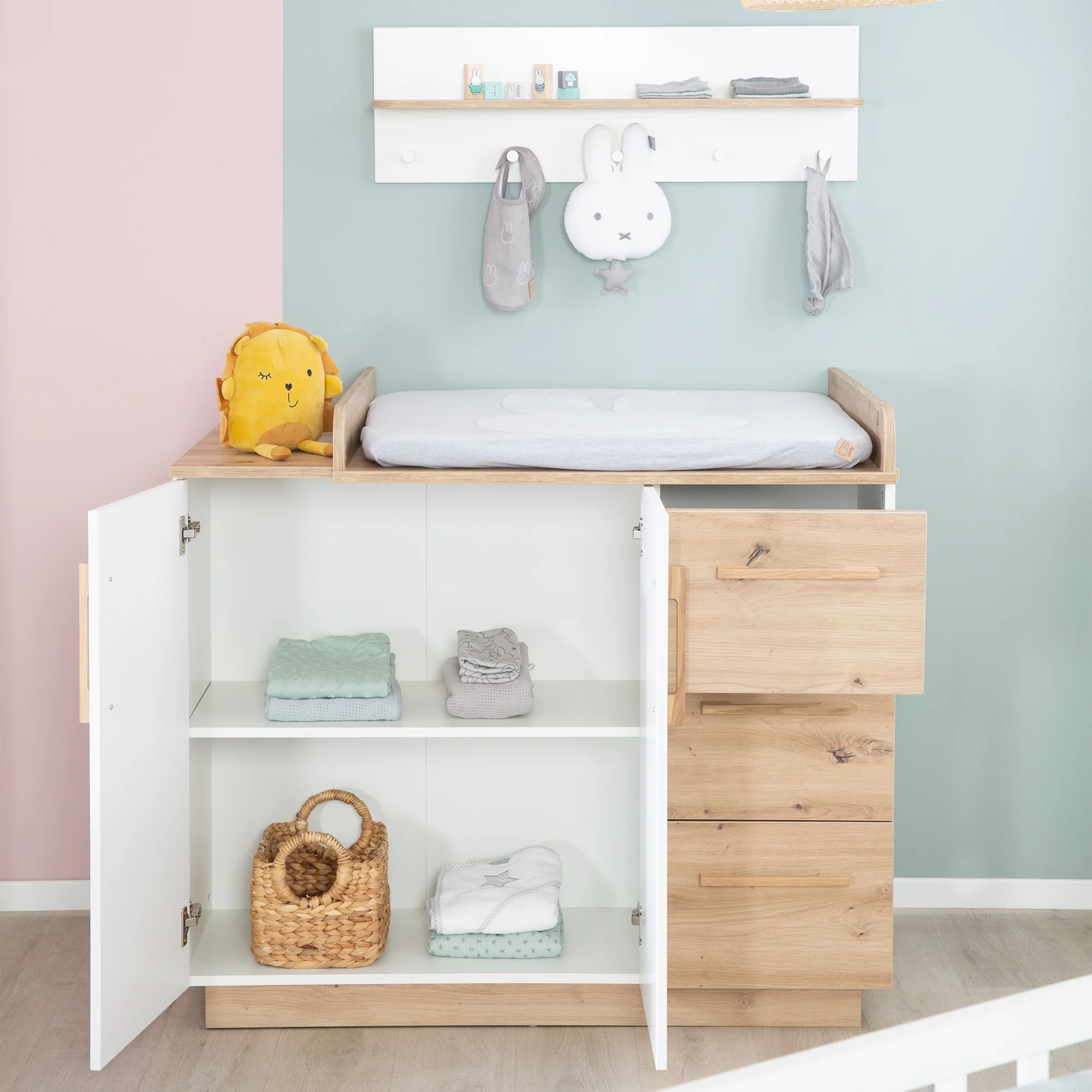 Möbelset 'Lion 2-teilig - Kombi-Kinderbett 70x140 + Wickelkommode breit - Weiß - Dekor 'Artisan Eiche' - Image 10