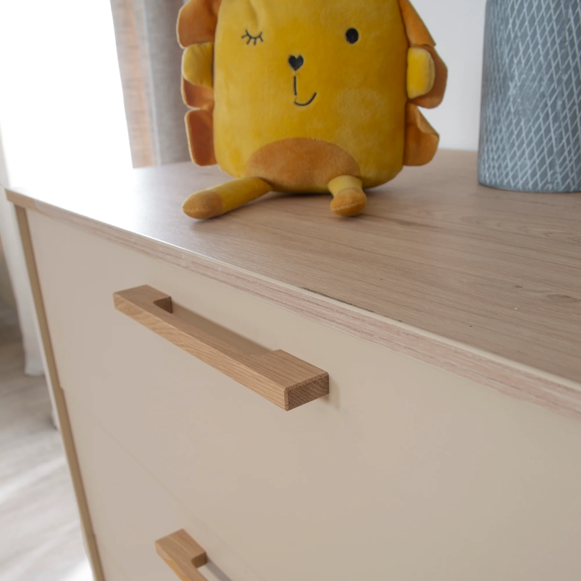 Möbelset Jil 2-teilig - Kombi-Kinderbett 70x140cm + Wickelkommode - Cashmere / Chestnut - Image 8