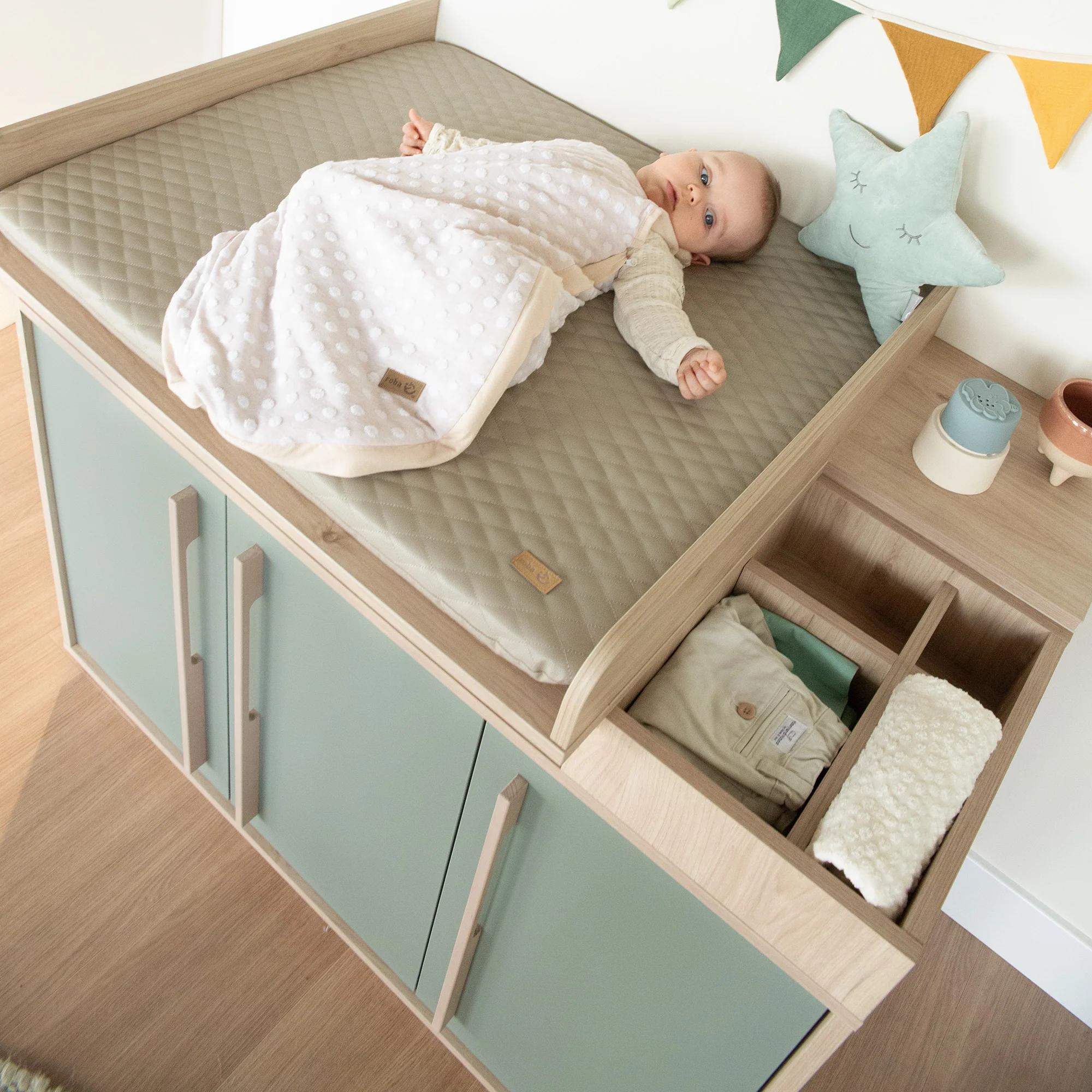 Möbelset 2-teilig 'Selva' - Babybett 70x140 + Wickelkommode - Reed Green / Virginia Chestnut - Image 9