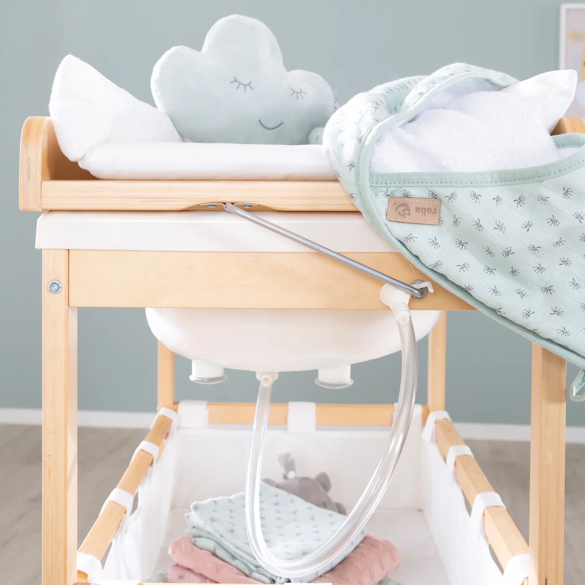 Bade-Wickel-Kombi 'Baby Pool', klappbarer Tisch mit Wanne, Holz natur, Wickelauflage weiß - Image 6