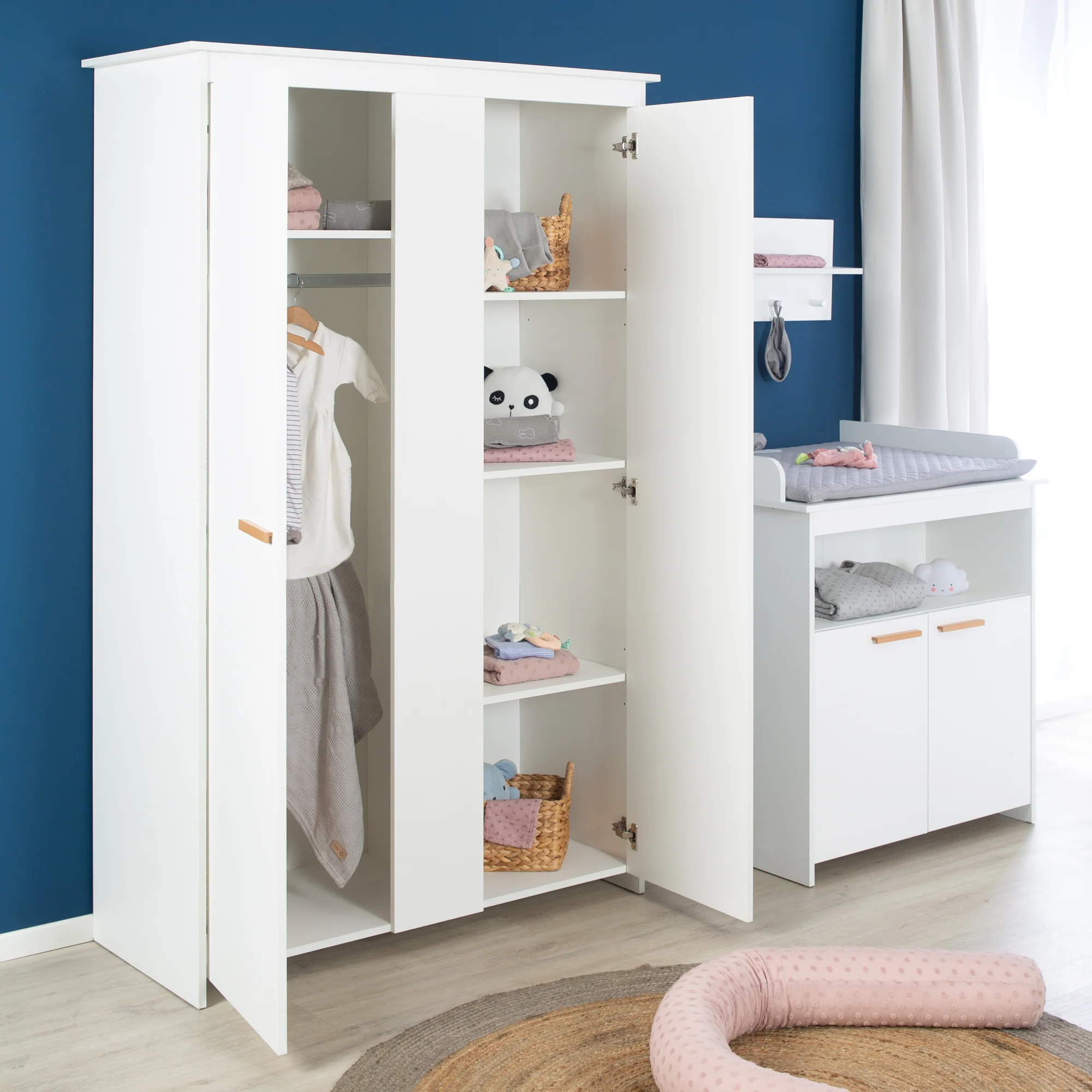 Kleiderschrank 'Anton' 2-türig, mit modernen Holzgriffen aus Buche, für Baby- & Kinderzimmer - Image 10