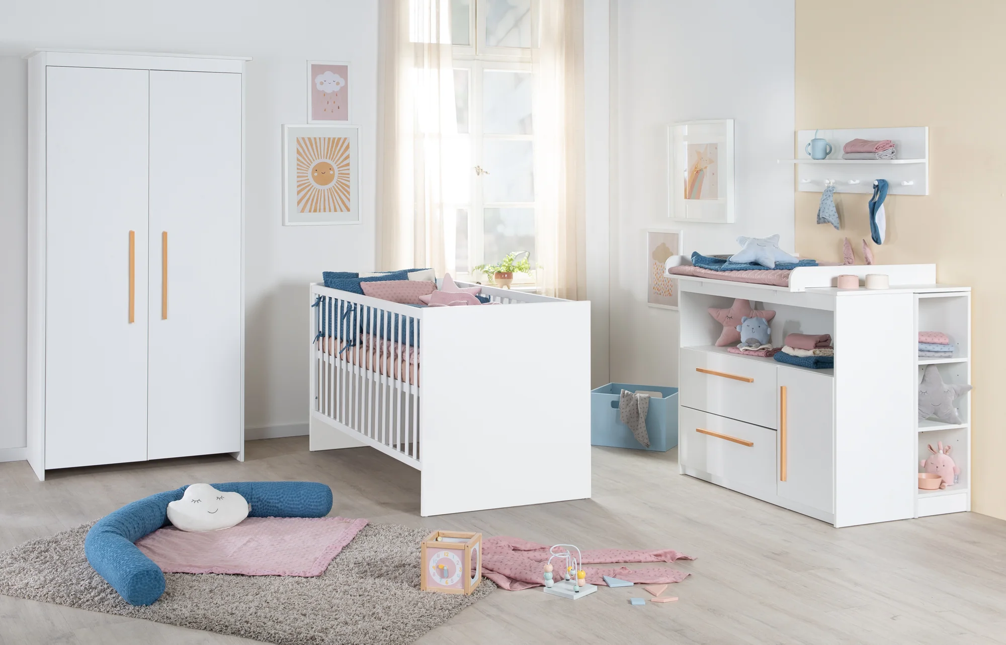 Kleiderschrank 'Lilo' 2-türig mit Massivholzgriffe - Holz weiß lackiert - Image 4