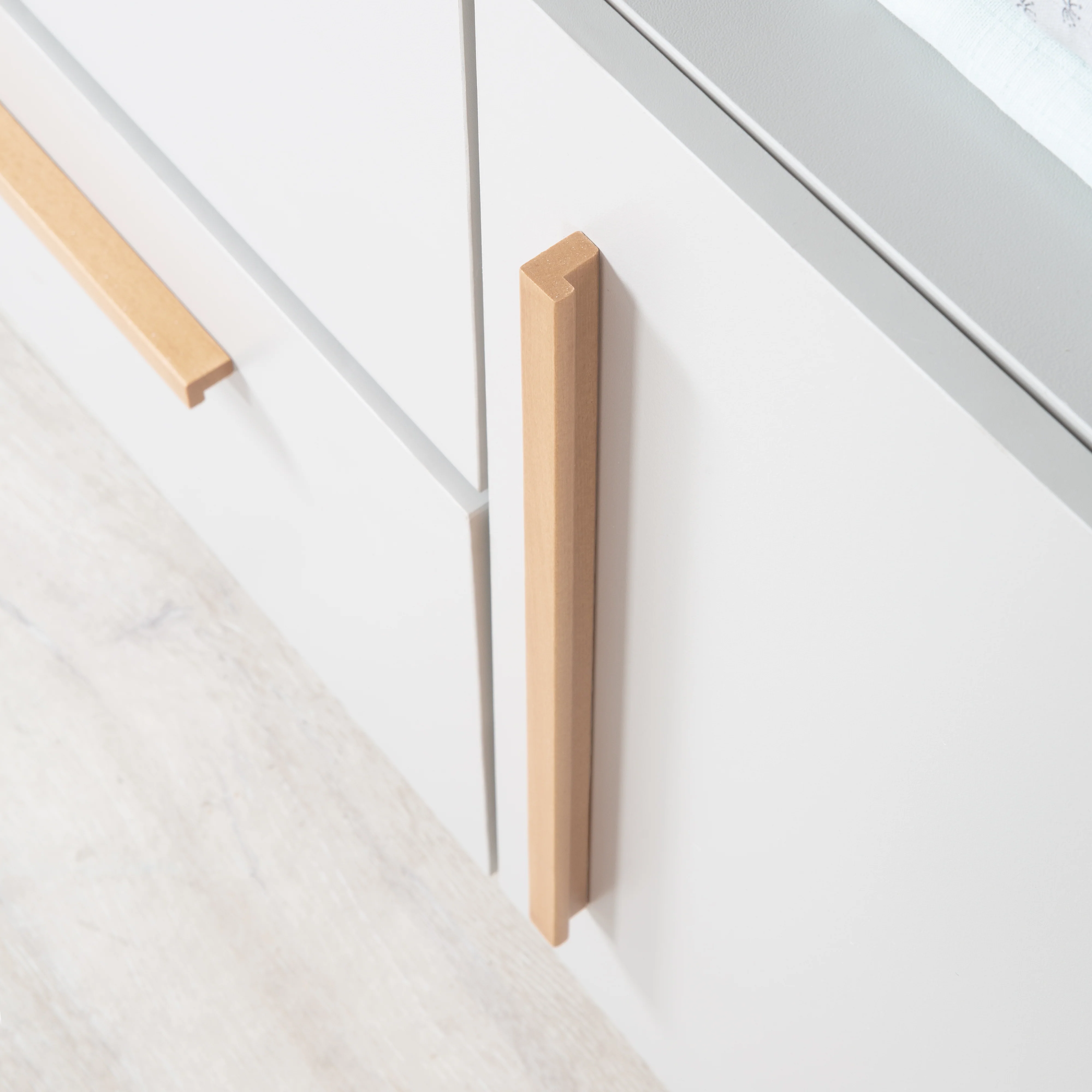 Wickelkommode Lea inkl. Wickelaufsatz - Griffe aus Holz - Beige / Grau - Image 7