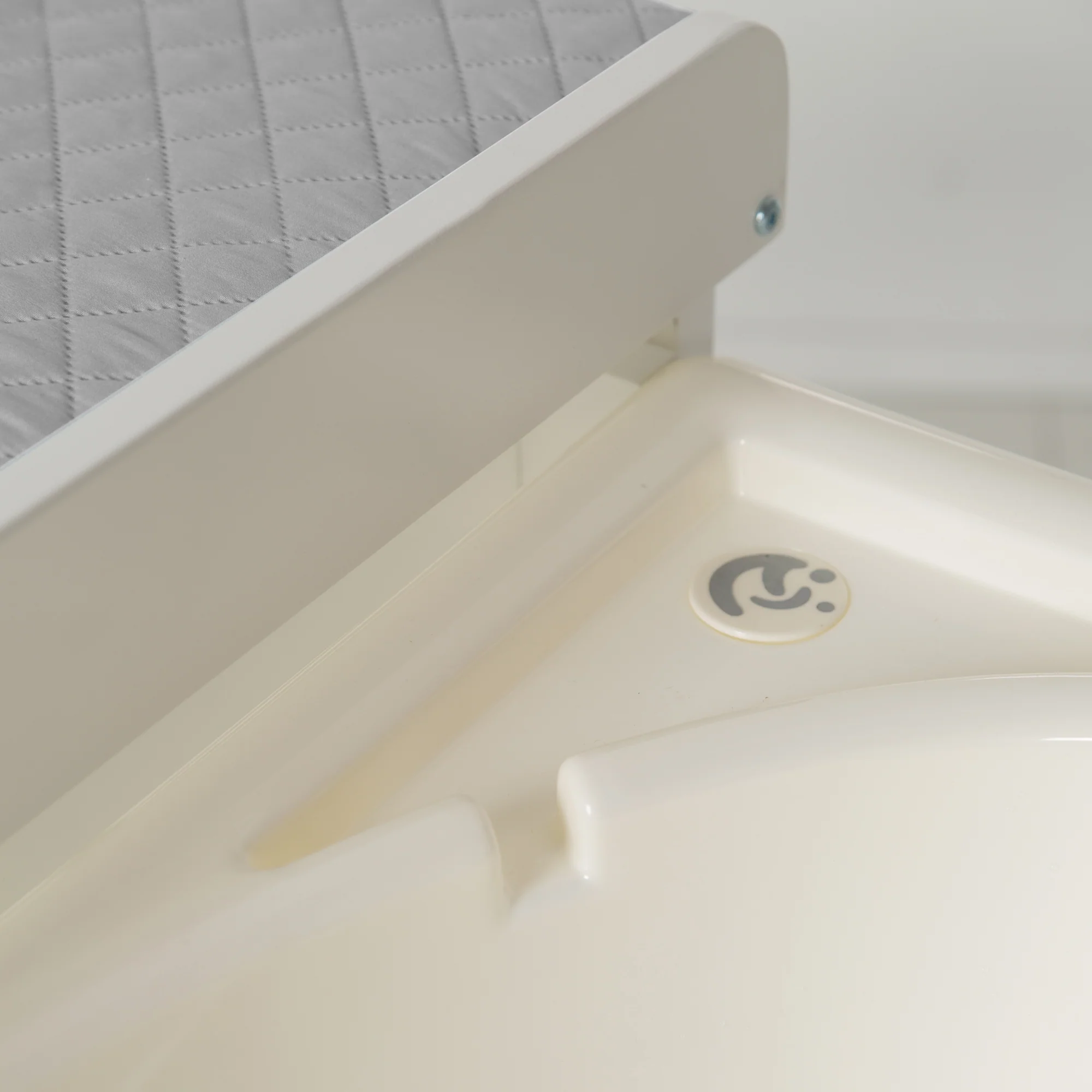 Bade-Wickel-Kombi 'Baby Pool' weiß inkl. Wickelauflage 'roba Style', ausziehbare Wanne - Image 10
