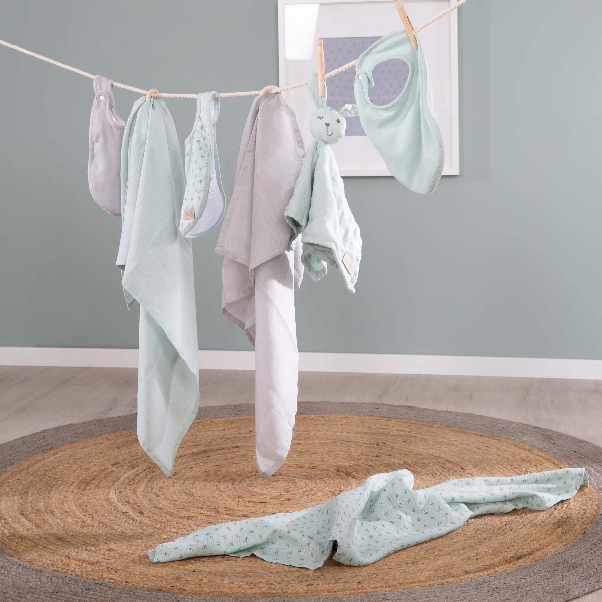 Organic Geschenkset Baby Essentials 'Lil Planet' frosty green aus Bio-Baumwolle, GOTS zertifiziert - Image 4