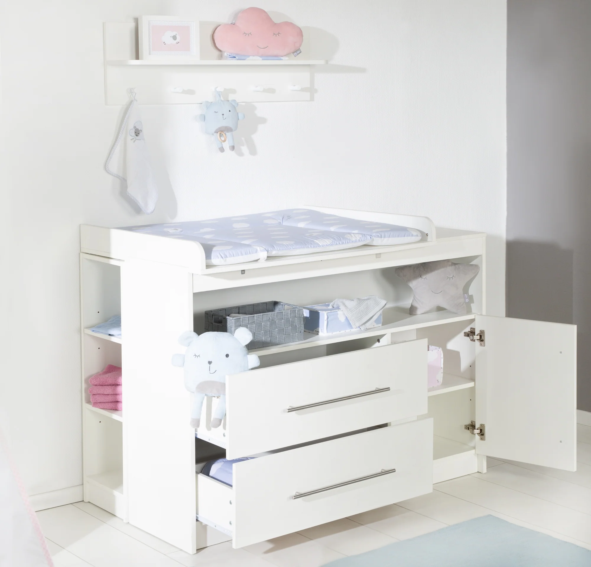 Zimmerset 'Maren' inkl. Kombi-Bett 70 x 140 cm, Wickelkommode breit & Schrank 3-türig - Weiß - Image 10