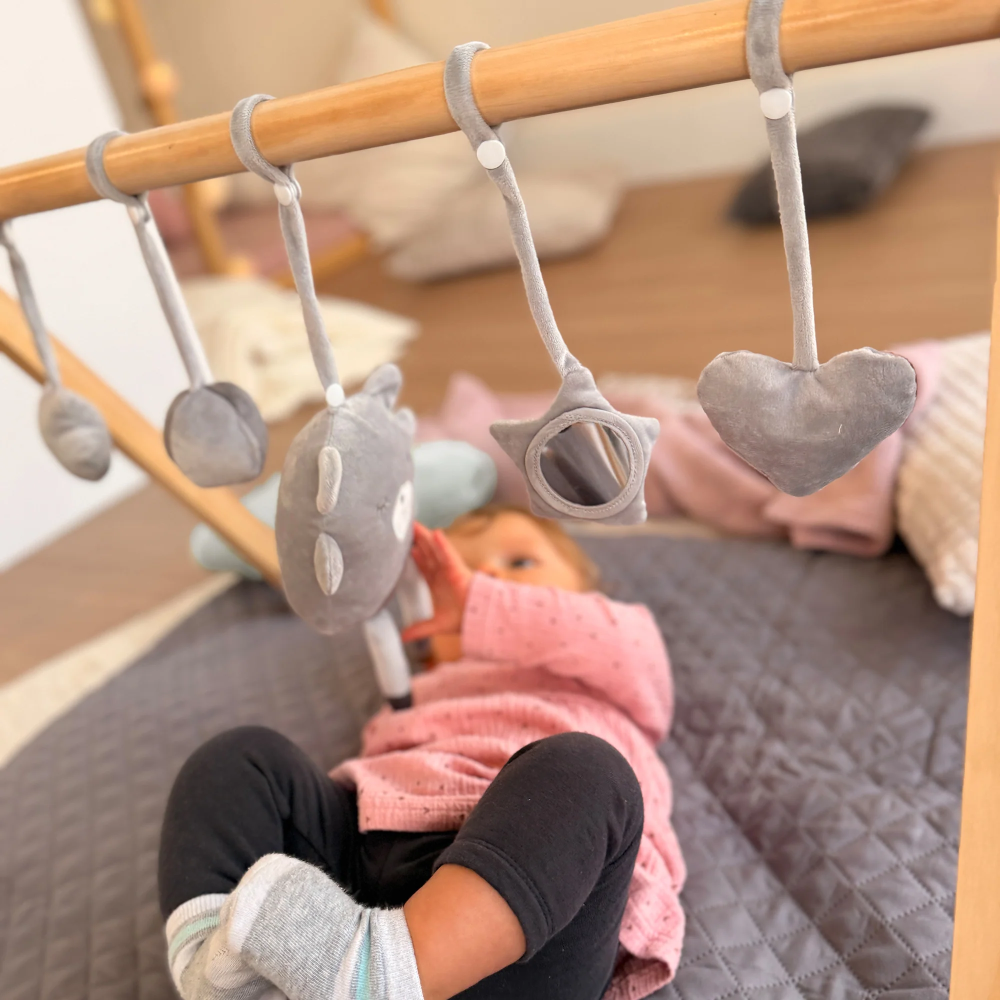 Baby-Spieltrapez nach Montessori-Prinzip  - Spiel- & Greiftrainer aus Holz - Natur - Image 9