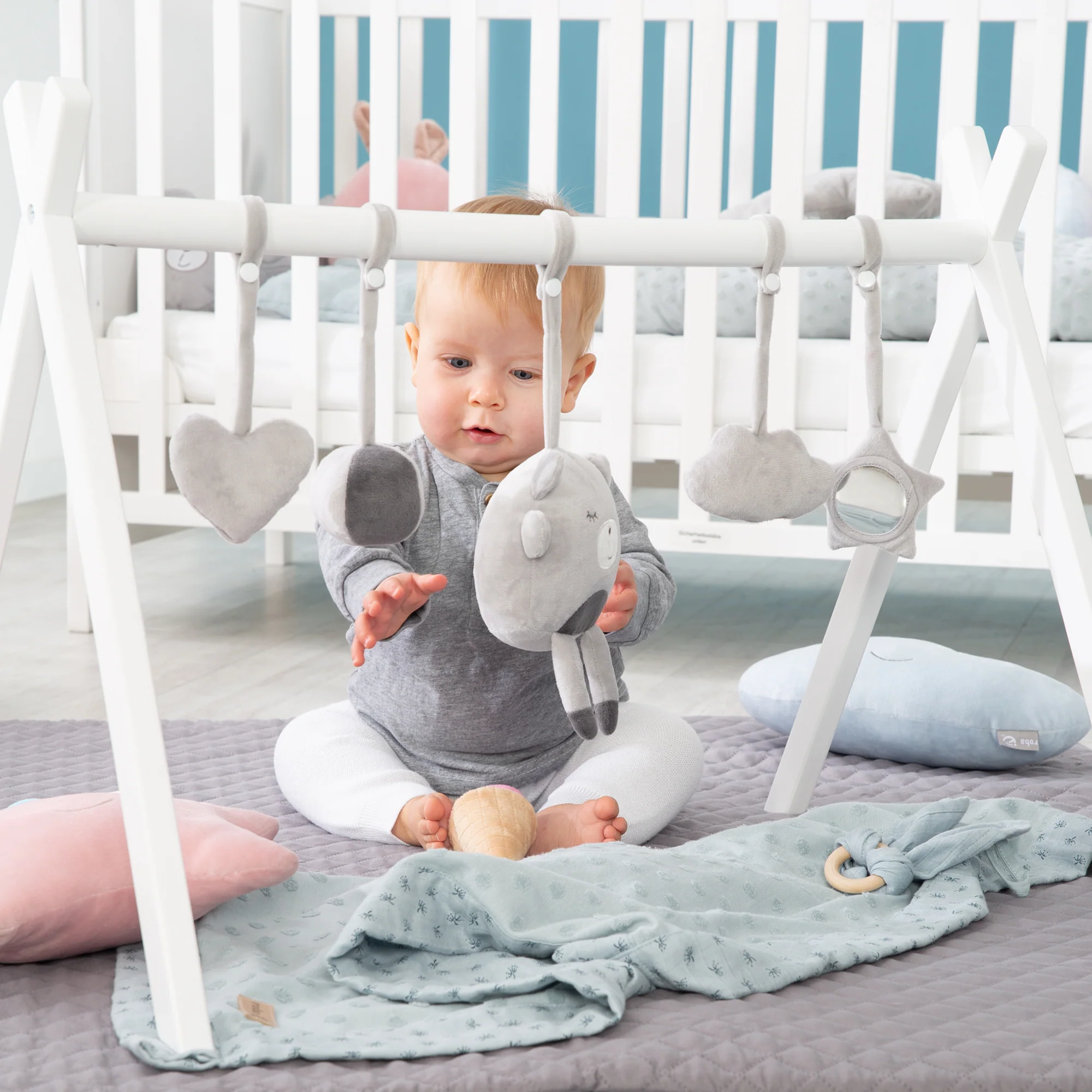 Baby-Spieltrapez nach Montessori-Prinzip - Spiel- & Greiftrainer aus Holz - Weiß - Image 4