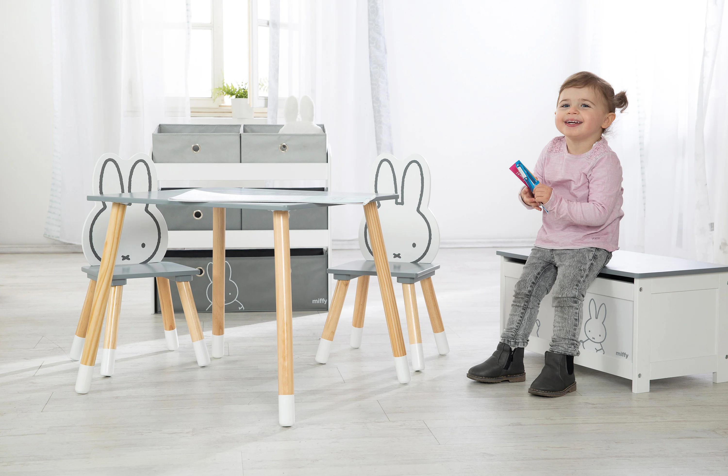 Kindersitzgruppe 'miffy®', 2 Kinderstühlen & 1 Tisch, Holz, dunkelgrau/ weiß lackiert - Image 19