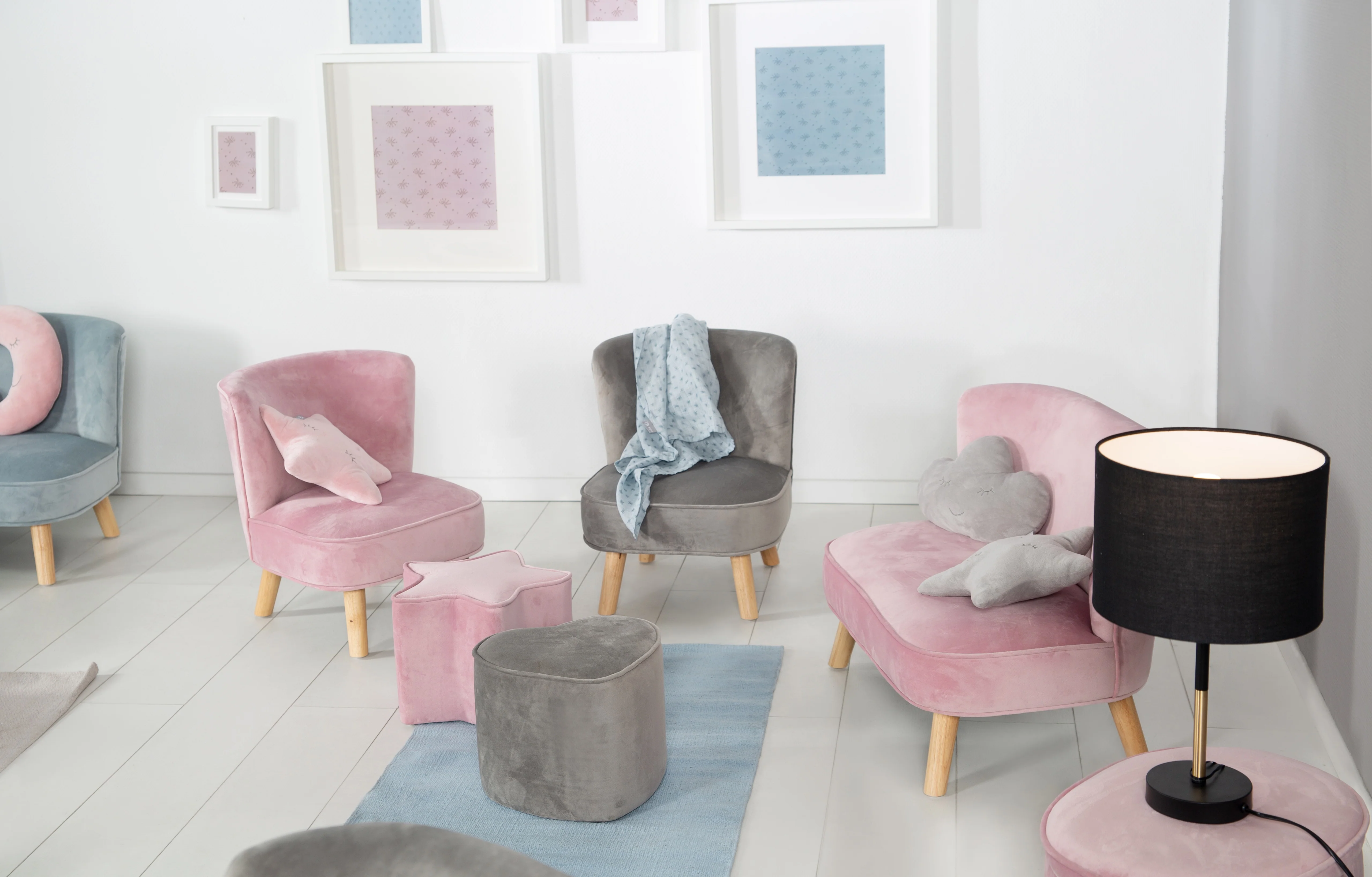 Kindersofa 'Lil Sofa' - Bequeme Kindercouch mit Holzfüßen - Samtstoff rosa - Image 9
