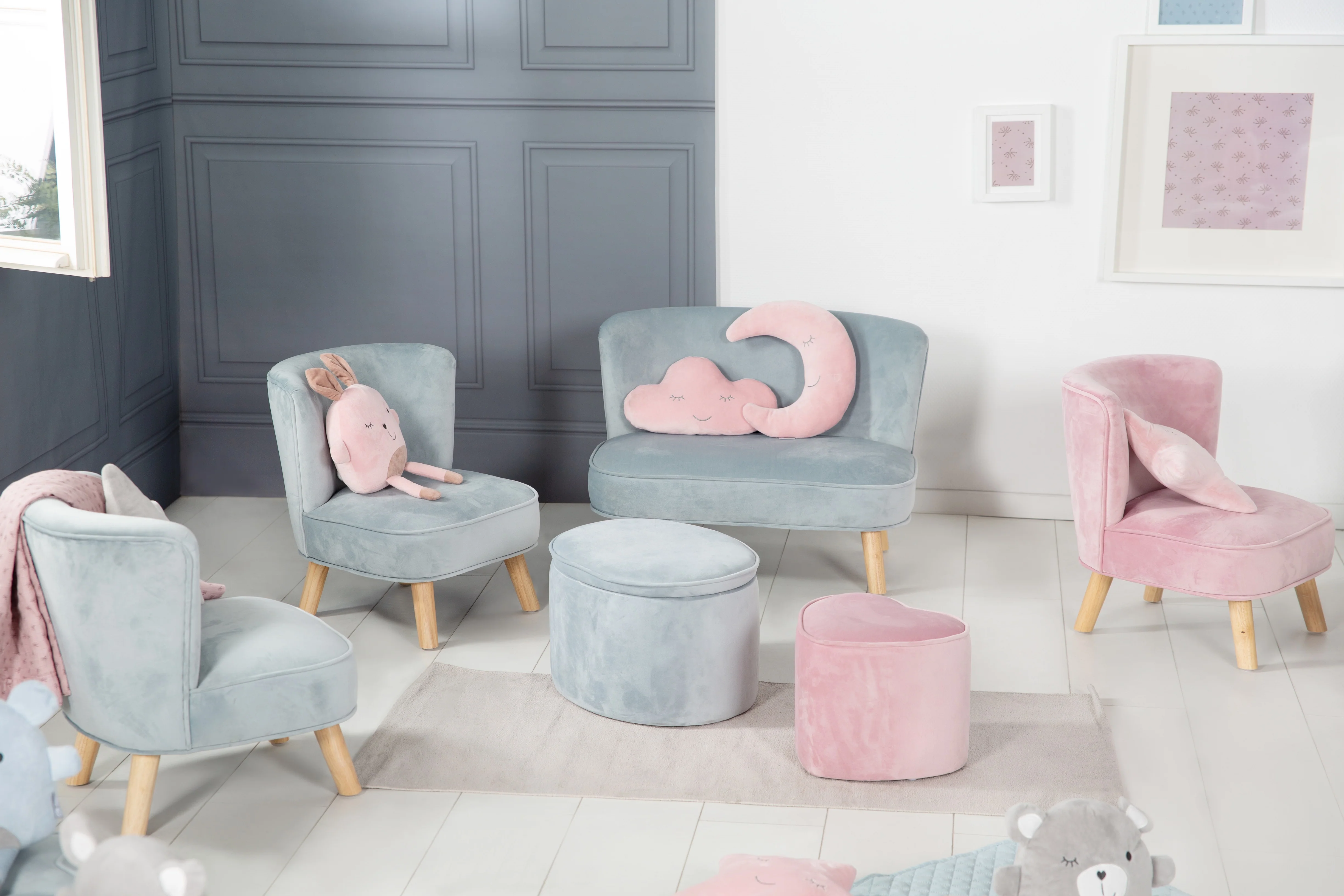 Kindersessel 'Lil Sofa', bequemer Sessel mit stabilen Holzfüßen und Samtstoff in Sky/Hellblau - Image 9