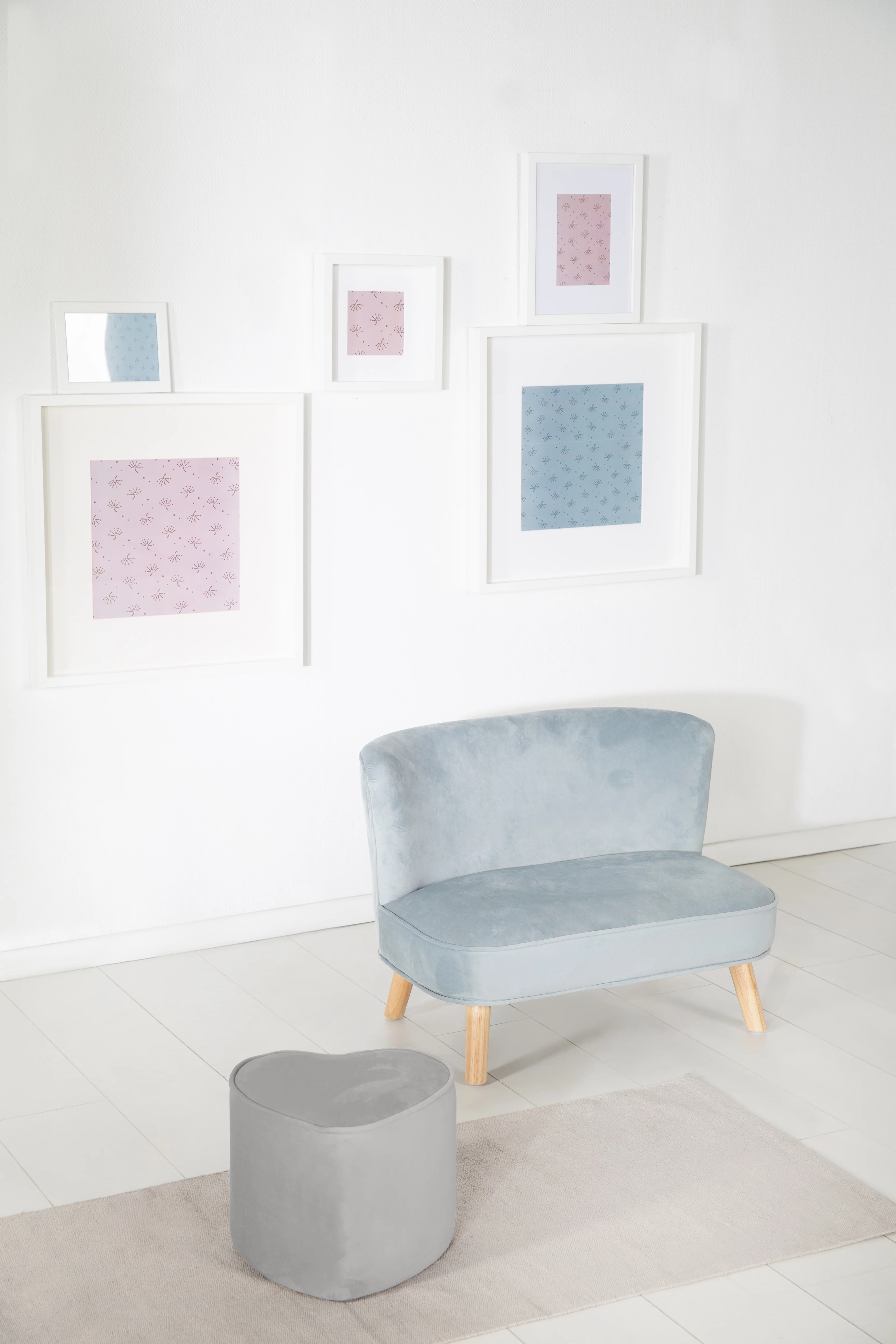 Kinderhocker in Herzform 'Lil Sofa', bequemer Hocker mit grauem Samtstoff bezogen, Pouf - Image 3