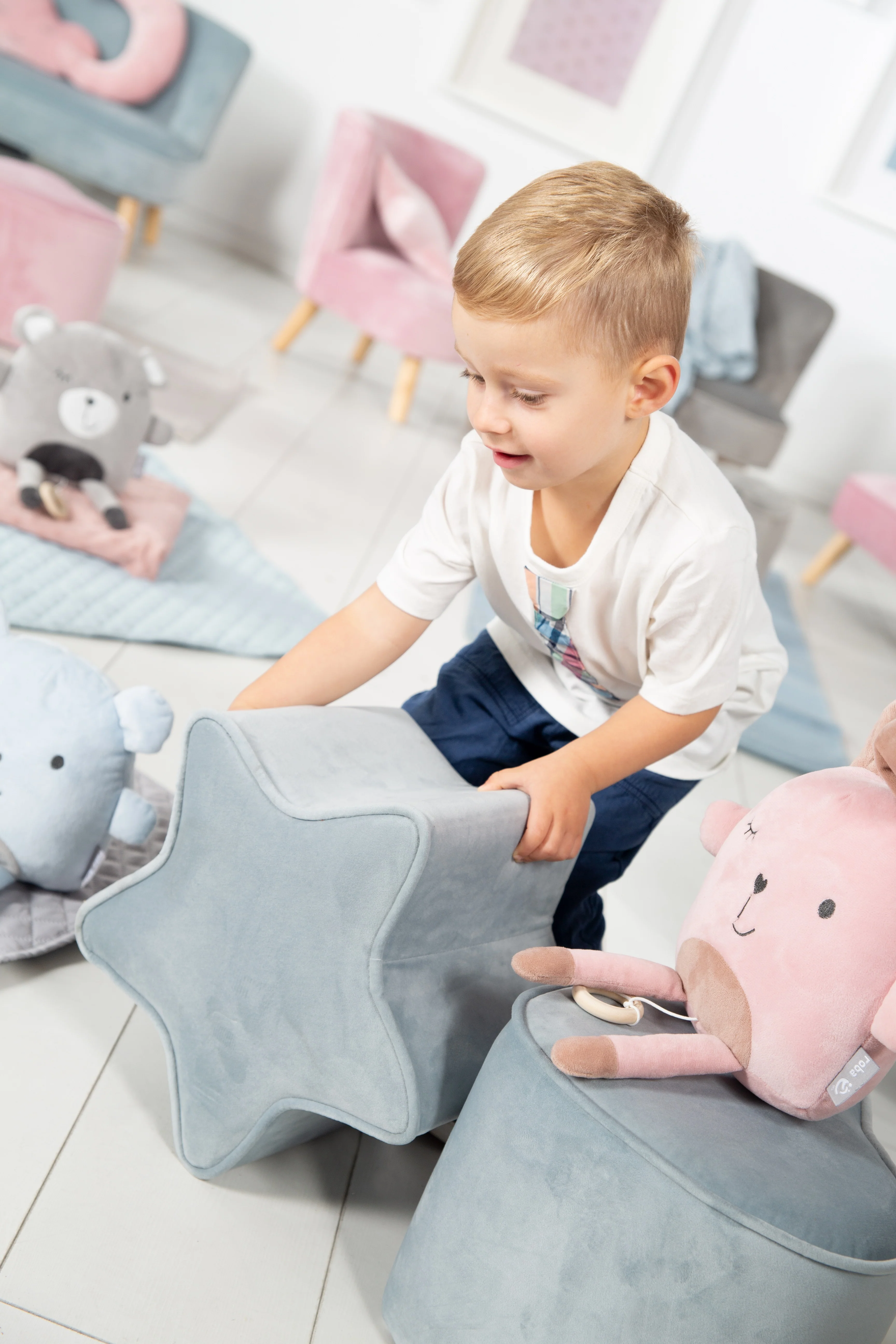 Kinderhocker in Sternform 'Lil Sofa', bequemer Hocker mit Samtstoff in Sky/Hellblau bezogen - Image 3