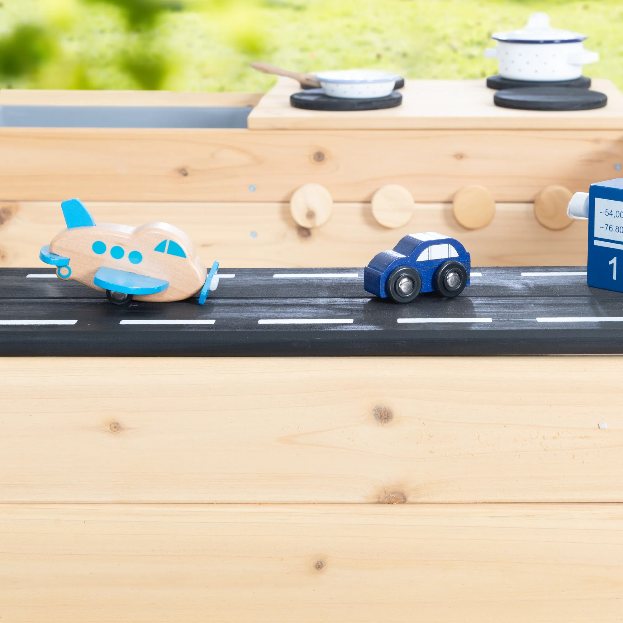 Sandkasten aus Holz - Design mit Straße, Kochplatte & Spielwanne - Natur / Schwarz - Image 4