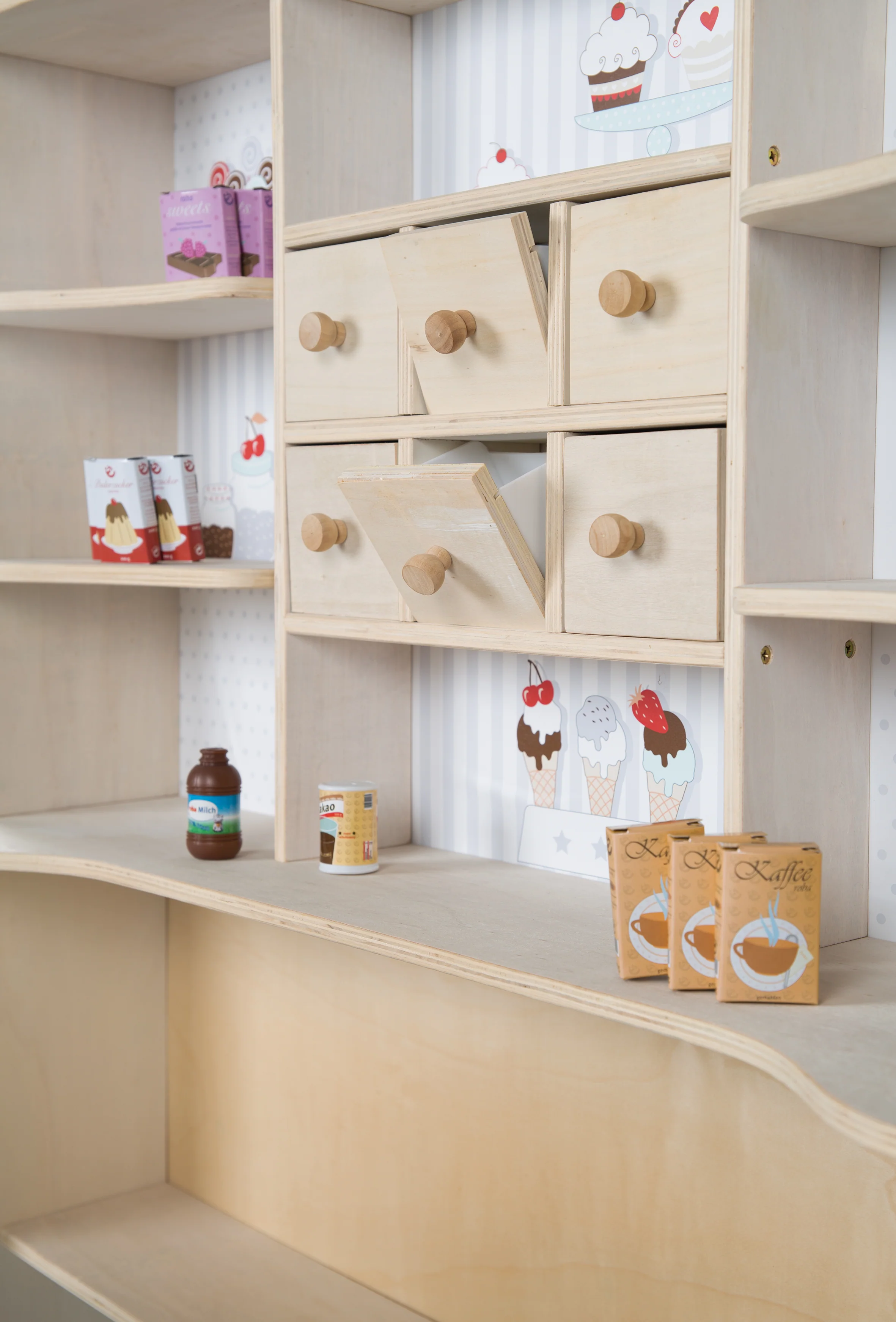 Kaufladen 'Café & Shop', Holz natur, 6 Schubladen, Seitentheke & Theke mit Bedruckung - Image 4