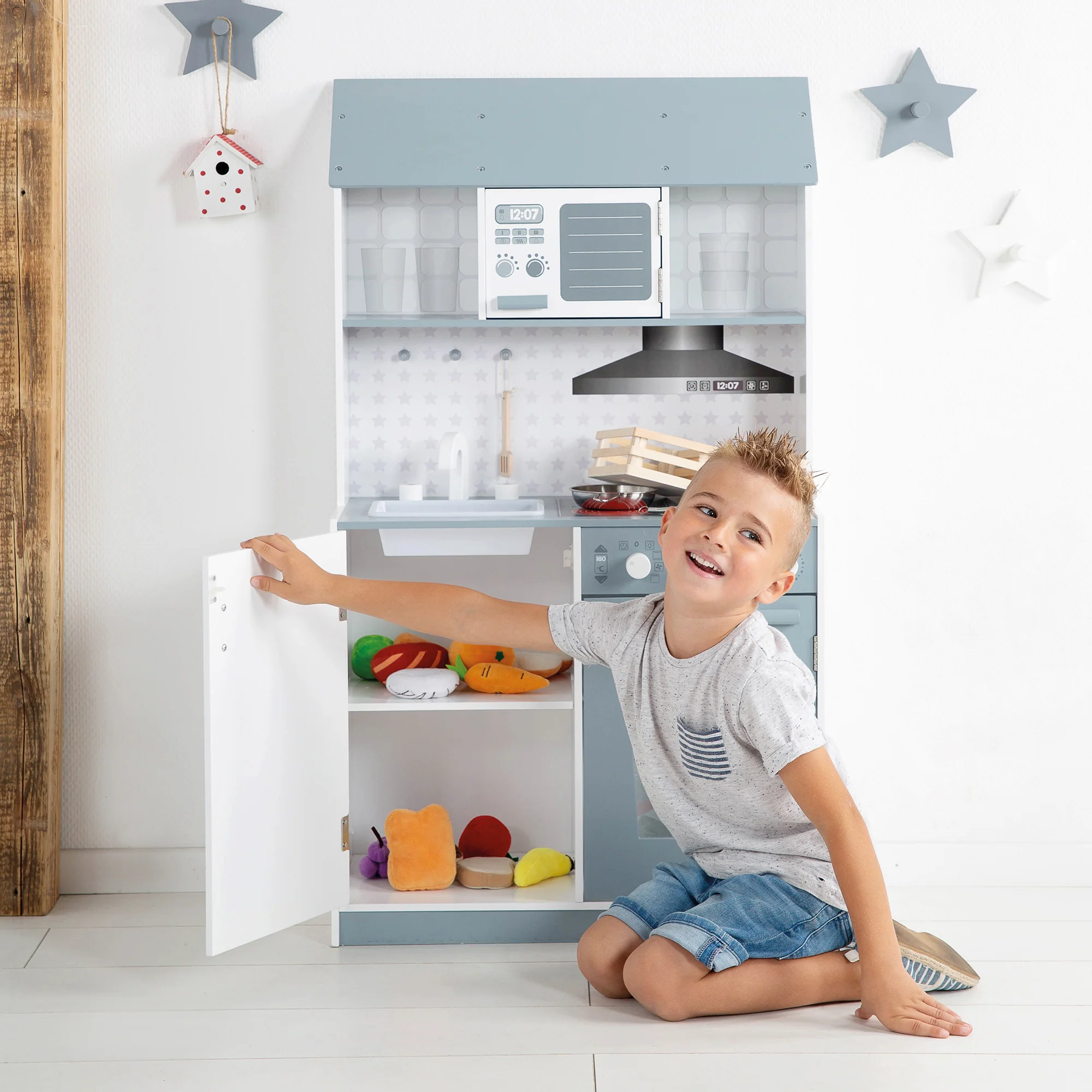 Spiel- & Kinderküche weiß/grau - inkl. Spüle, Wasserhahn, Mikrowelle, Herd, Grill, Herdplatten, Kühlschrank - Image 6