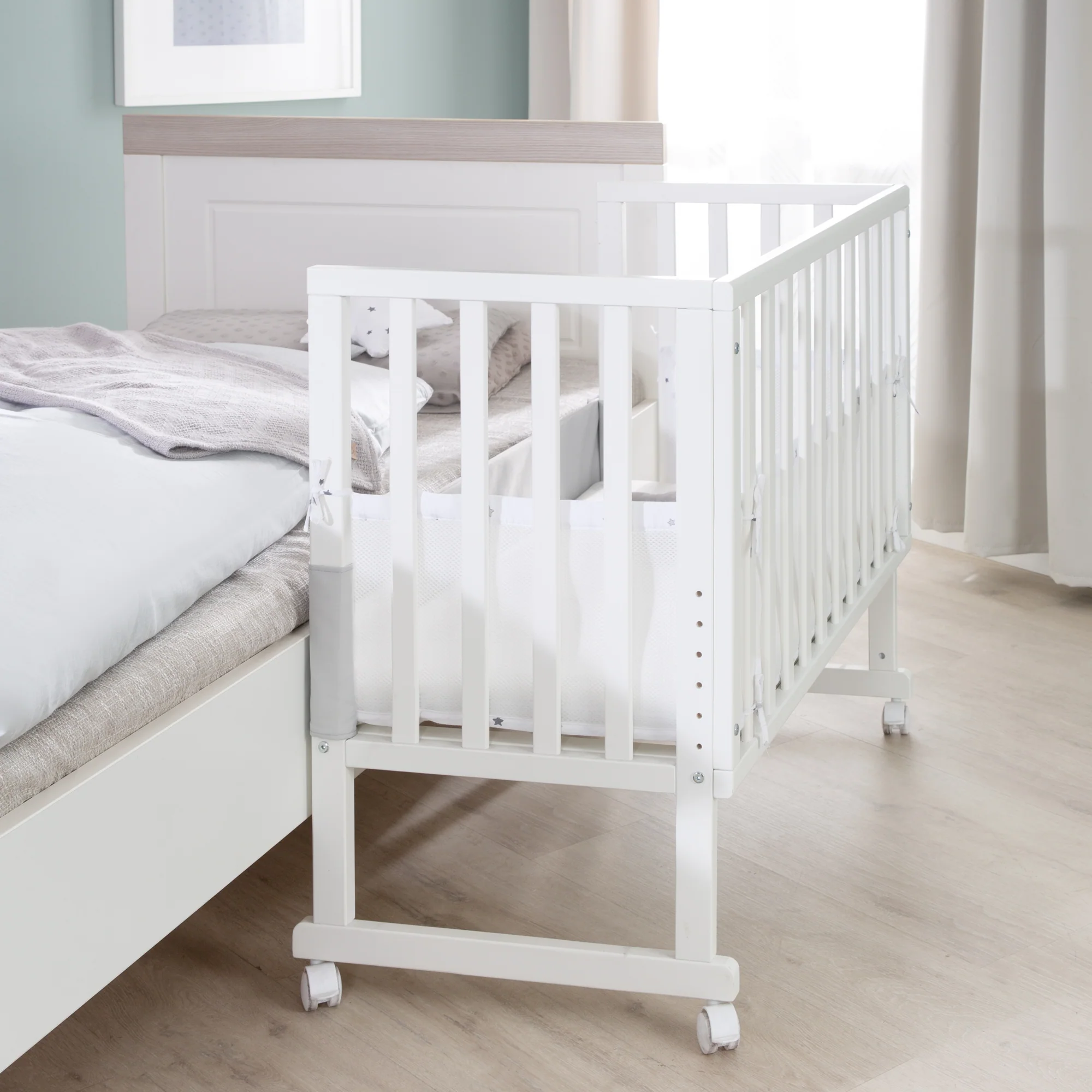 Stuben- & Beistellbett safe asleep® 3 in 1 - 45 x 90 cm inkl. Zubehör & Mesh-Barriere - Image 6