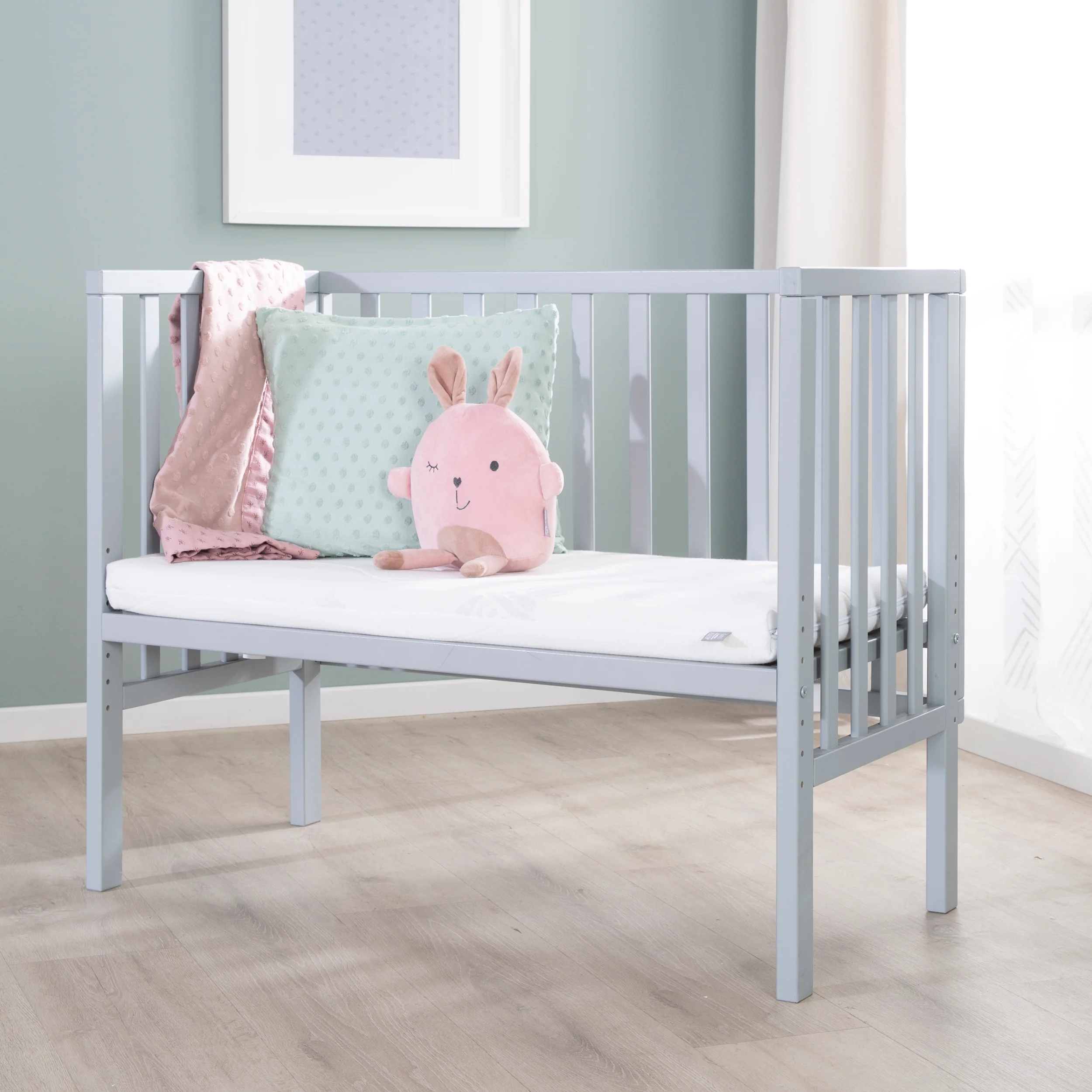 Beistellbett 2in1 'safe asleep®' mit Barriere & Matratze - für alle Elternbetthöhen - Holz taupe - Image 4