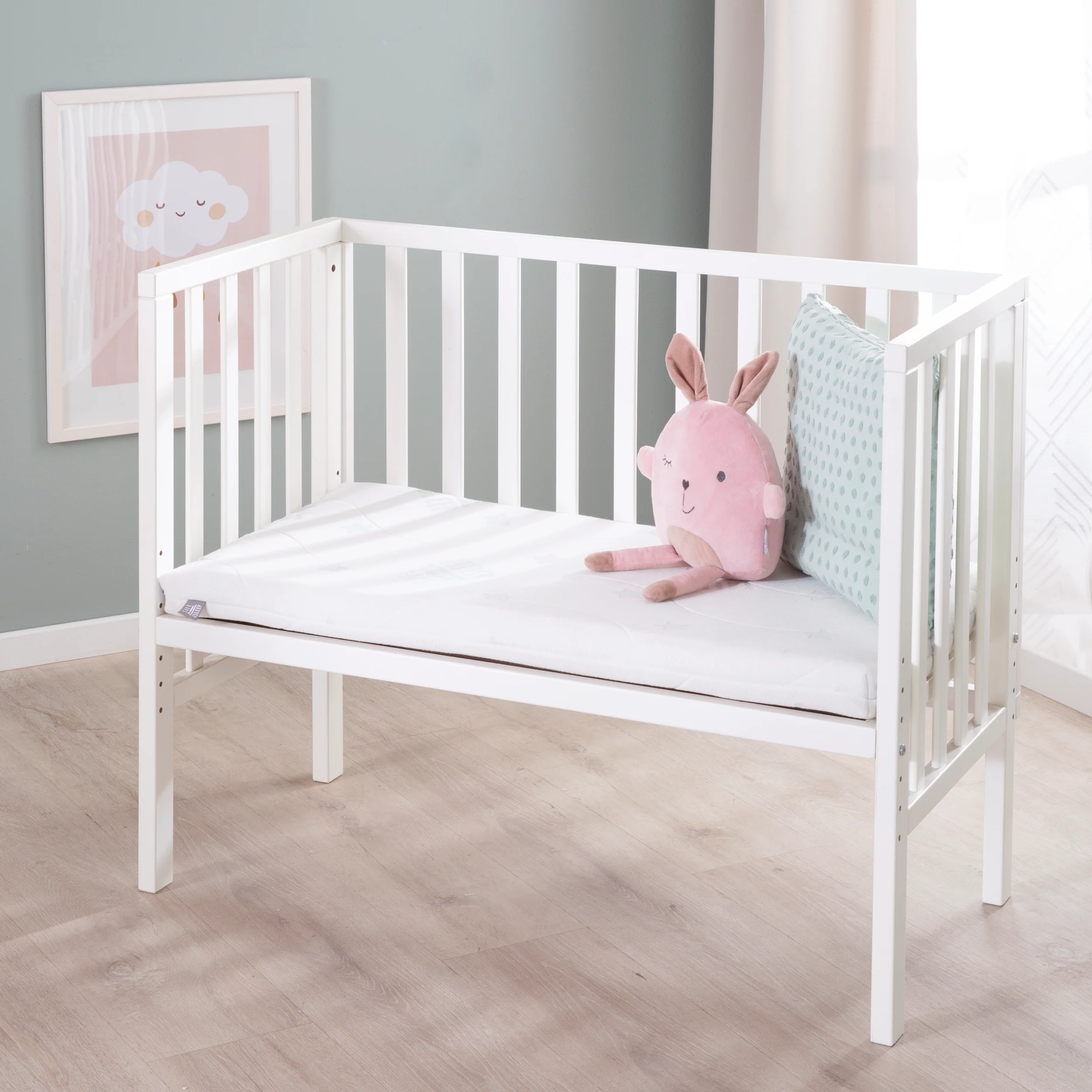 Beistellbett 2in1 'safe asleep®' mit Barriere & Matratze - für alle Elternbetthöhen - Holz weiß - Image 2