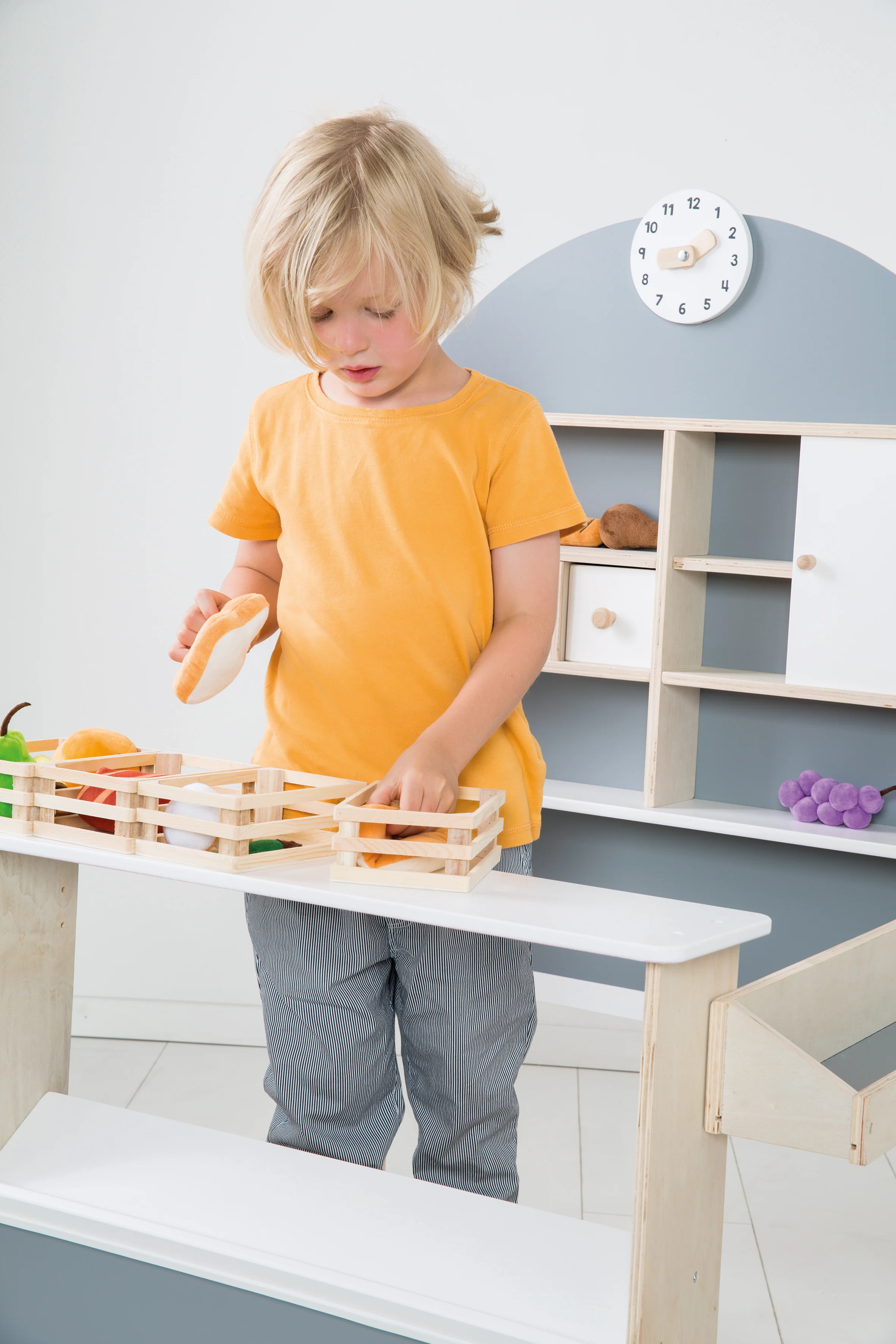 Kaufladen für Kinder, Kaufmannsladen aus Holz, Verkaufsstand mit Theke und Seitentheke - Image 17
