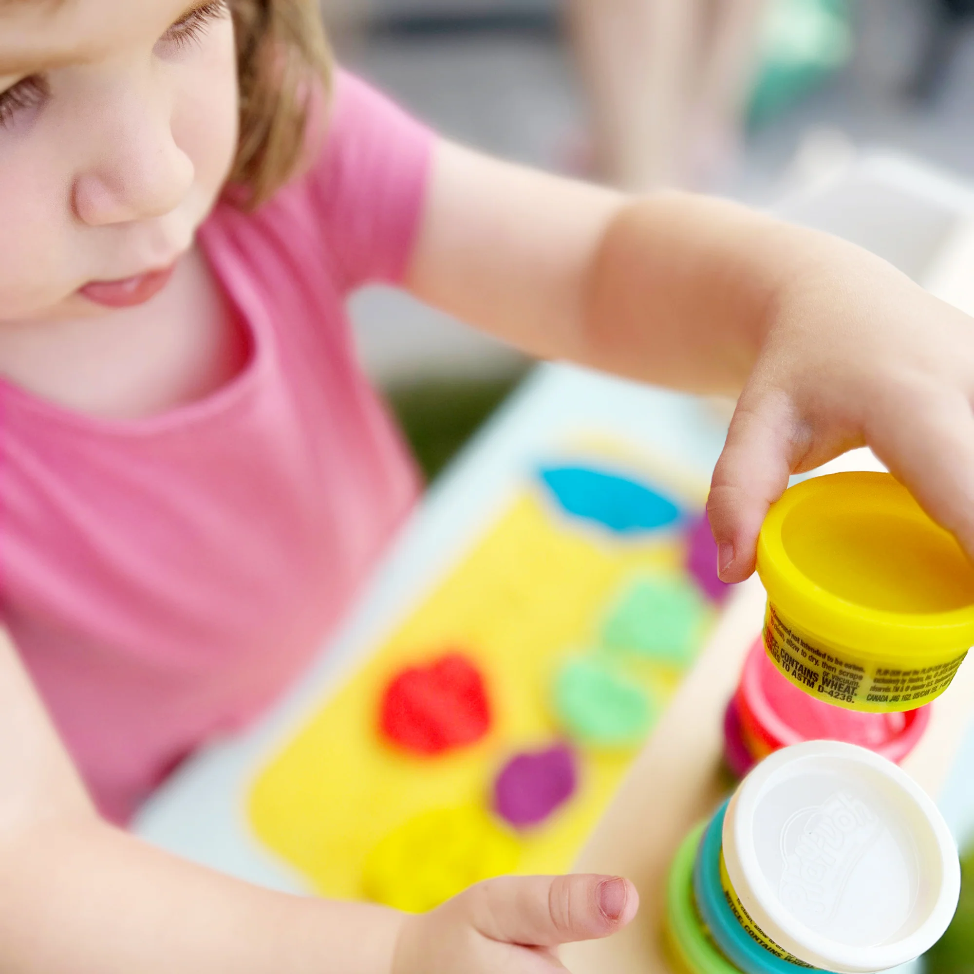 roba x Play-Doh Set mit Kreativmatte, Knetdosen, Box, Schürze & Holzwerkzeugen - Image 8