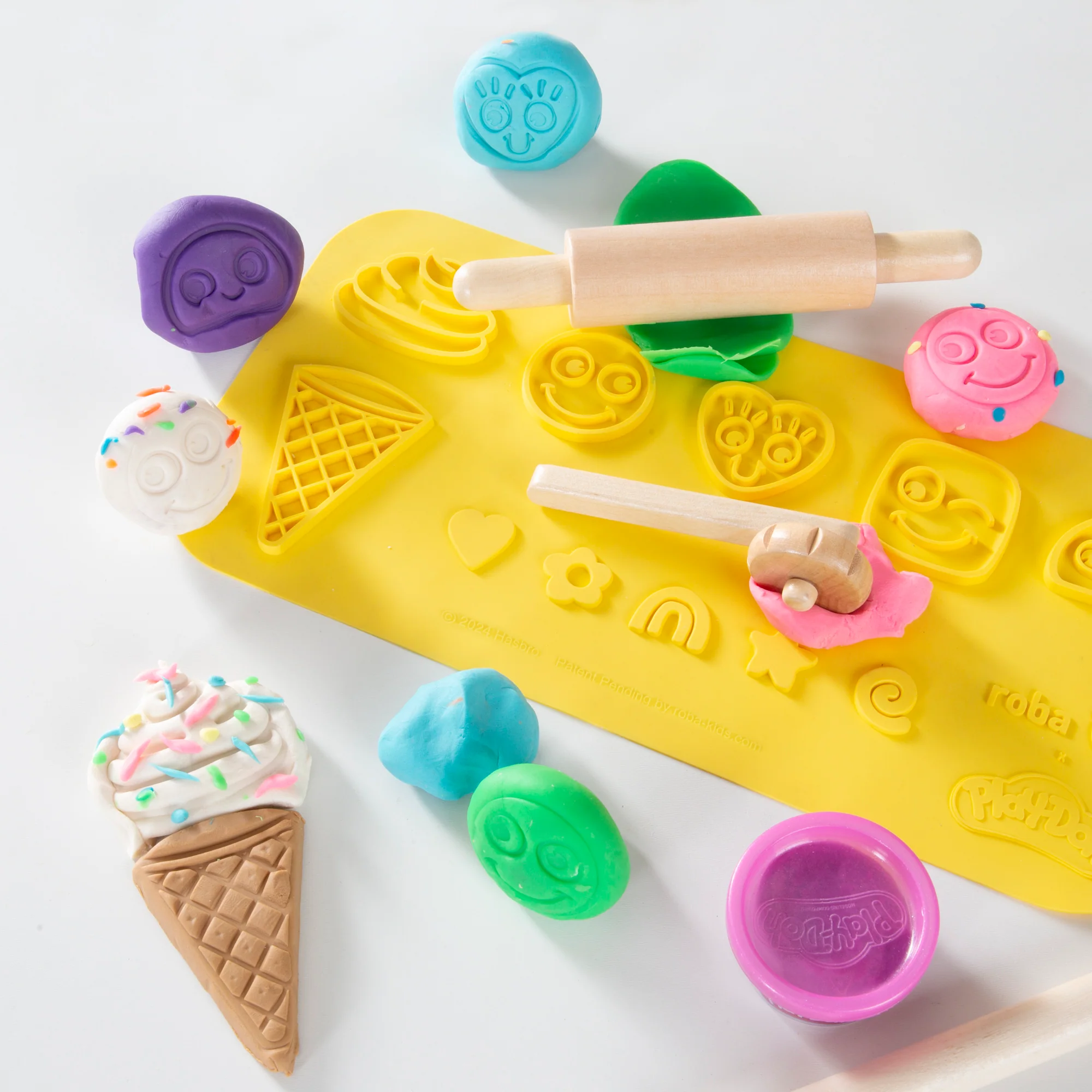 roba x Play-Doh Set mit Kreativmatte, Knetdosen, Box, Schürze & Holzwerkzeugen - Image 9