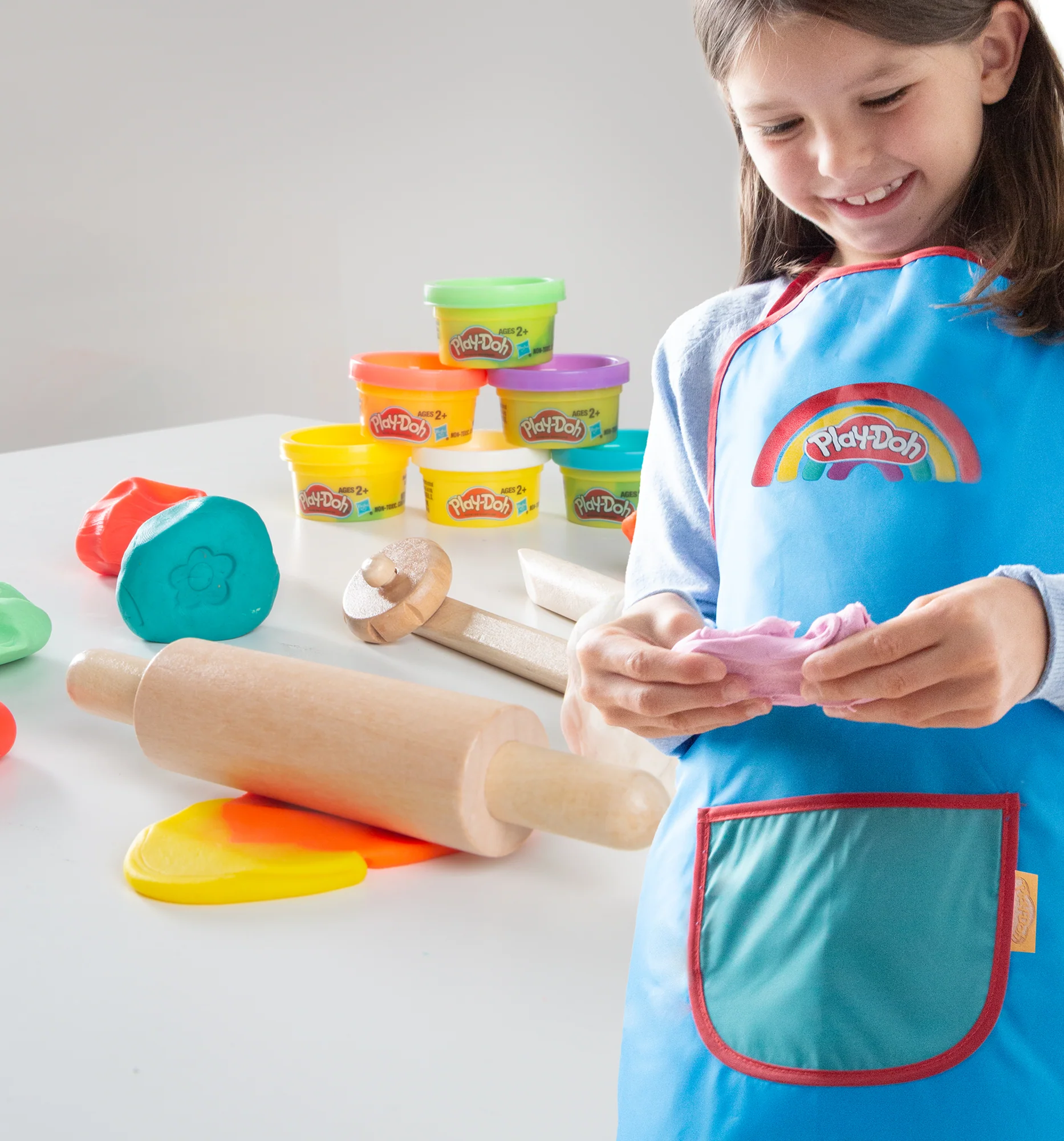 roba x Play-Doh Spielset mit Box, Kreativmatte, 12 Knete, Holzwerkzeugen & Schürze - Image 16
